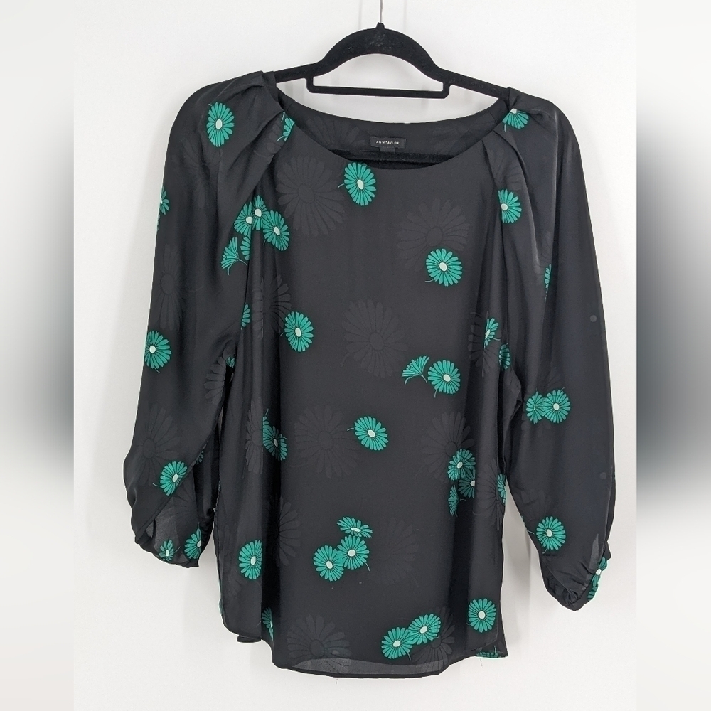 Ann Taylor black green floral‎ top blouse Size L